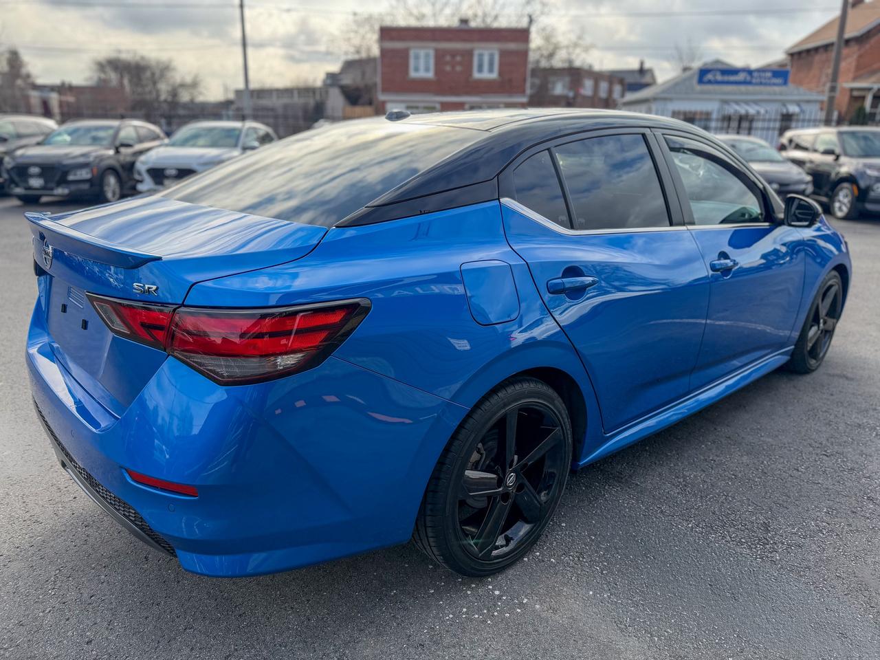 2022 Nissan Sentra SR CVT Photo4