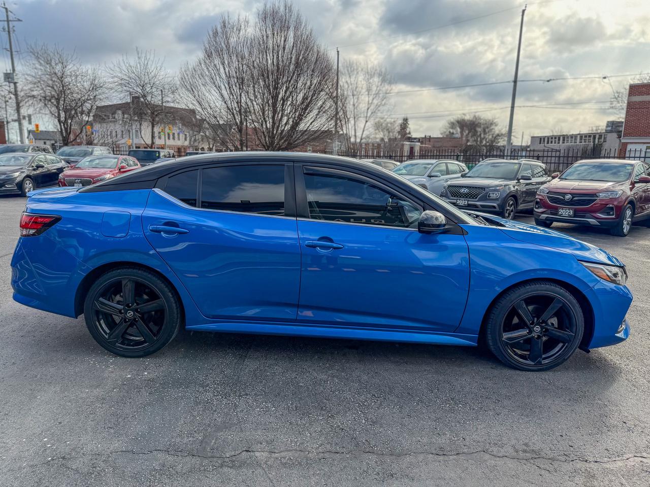 2022 Nissan Sentra SR CVT Photo