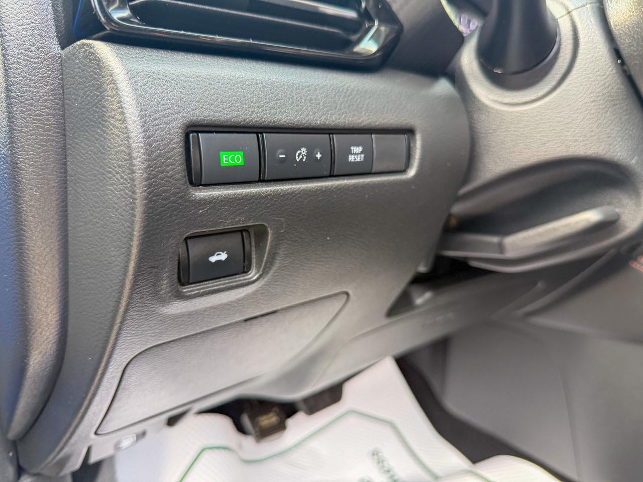 2022 Nissan Sentra SR CVT Photo