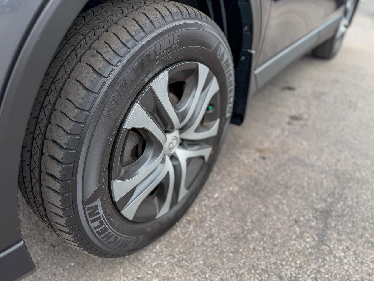 2017 Toyota RAV4 LE/1 OWNER/CAMERA/ACC/LANE ASSIST/2.5L/ECO Photo