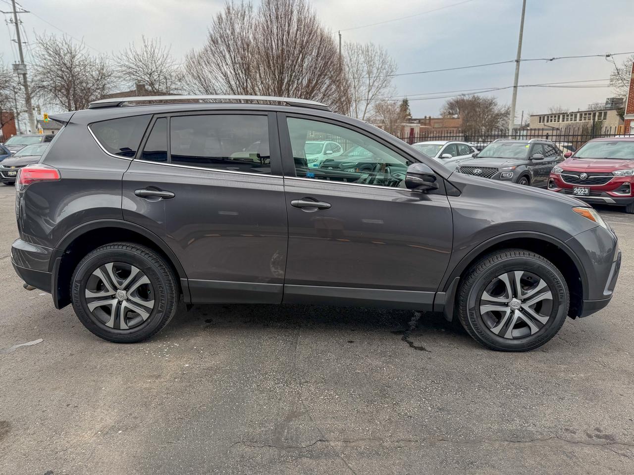 2017 Toyota RAV4 LE/1 OWNER/CAMERA/ACC/LANE ASSIST/2.5L/ECO Photo