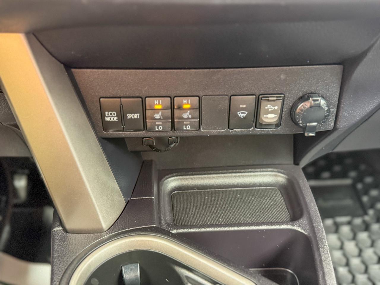 2017 Toyota RAV4 LE/1 OWNER/CAMERA/ACC/LANE ASSIST/2.5L/ECO Photo