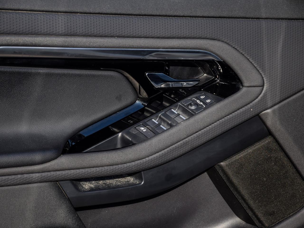 2023 Land Rover Range Rover Evoque S Photo