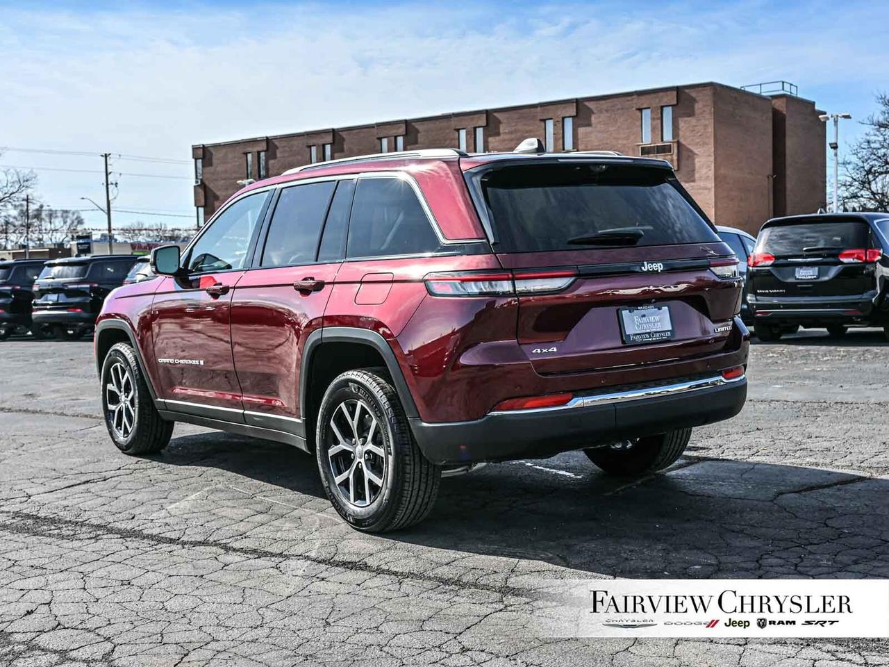 2024 Jeep Grand Cherokee Limited PANO ROOF   LUX PKG   360 CAMERA   CARPLAY Photo