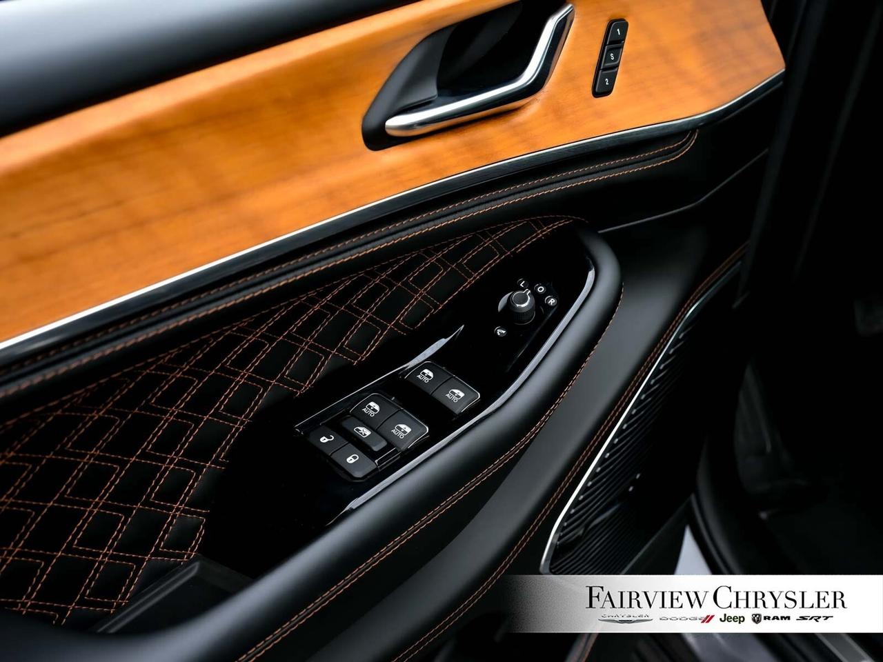 2024 Jeep Grand Cherokee L Summit RESERVE   HIGH ALTITUDE   PANO ROOF   LEATH Photo