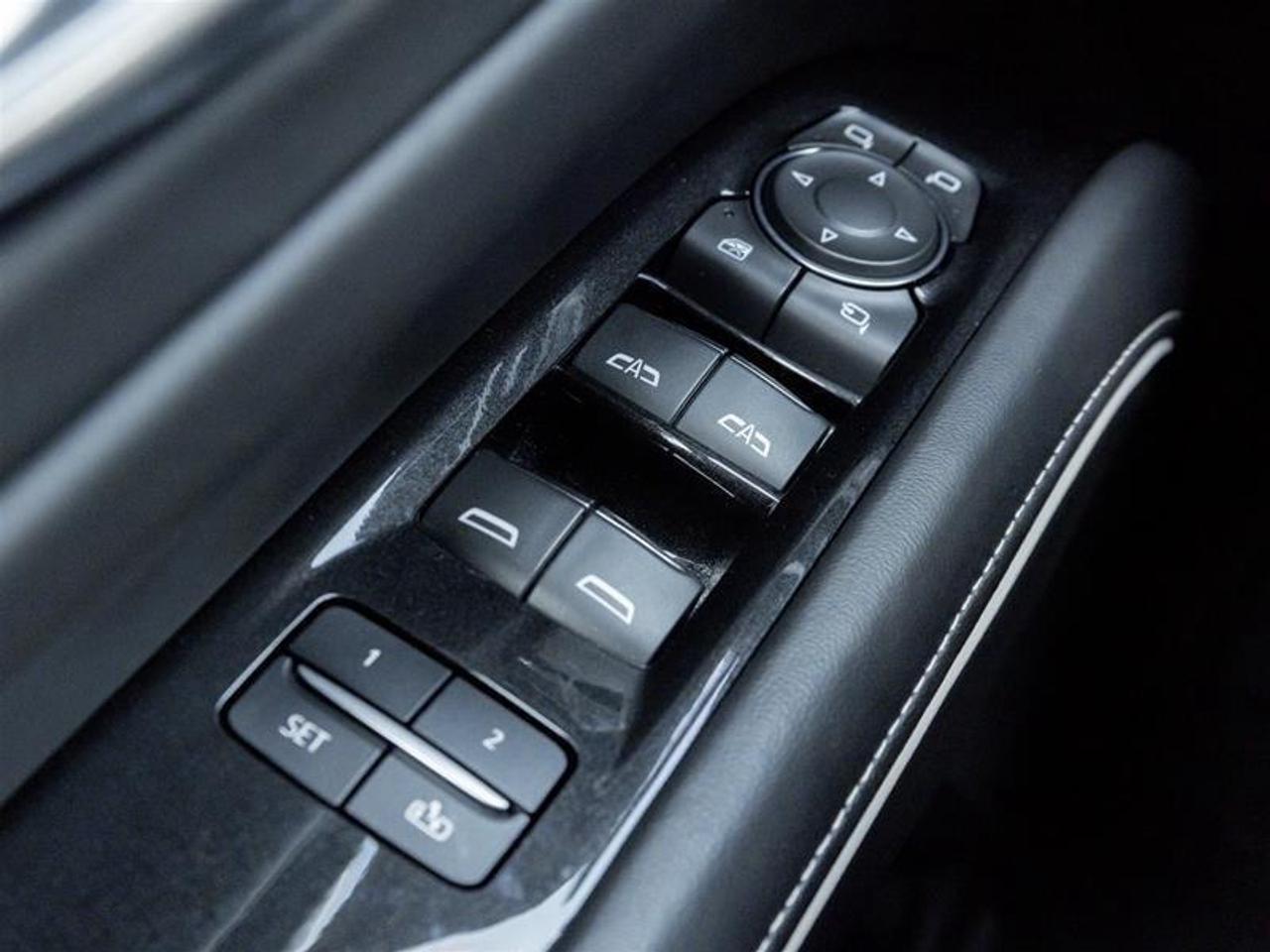 2023 Cadillac Escalade ESV Sport Platinum 4x4 Photo