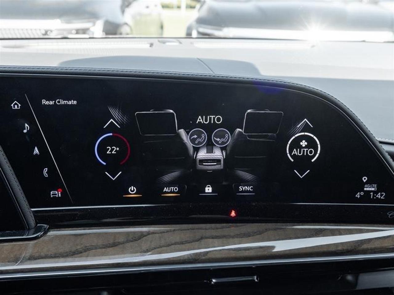 2023 Cadillac Escalade ESV Sport Platinum 4x4 Photo