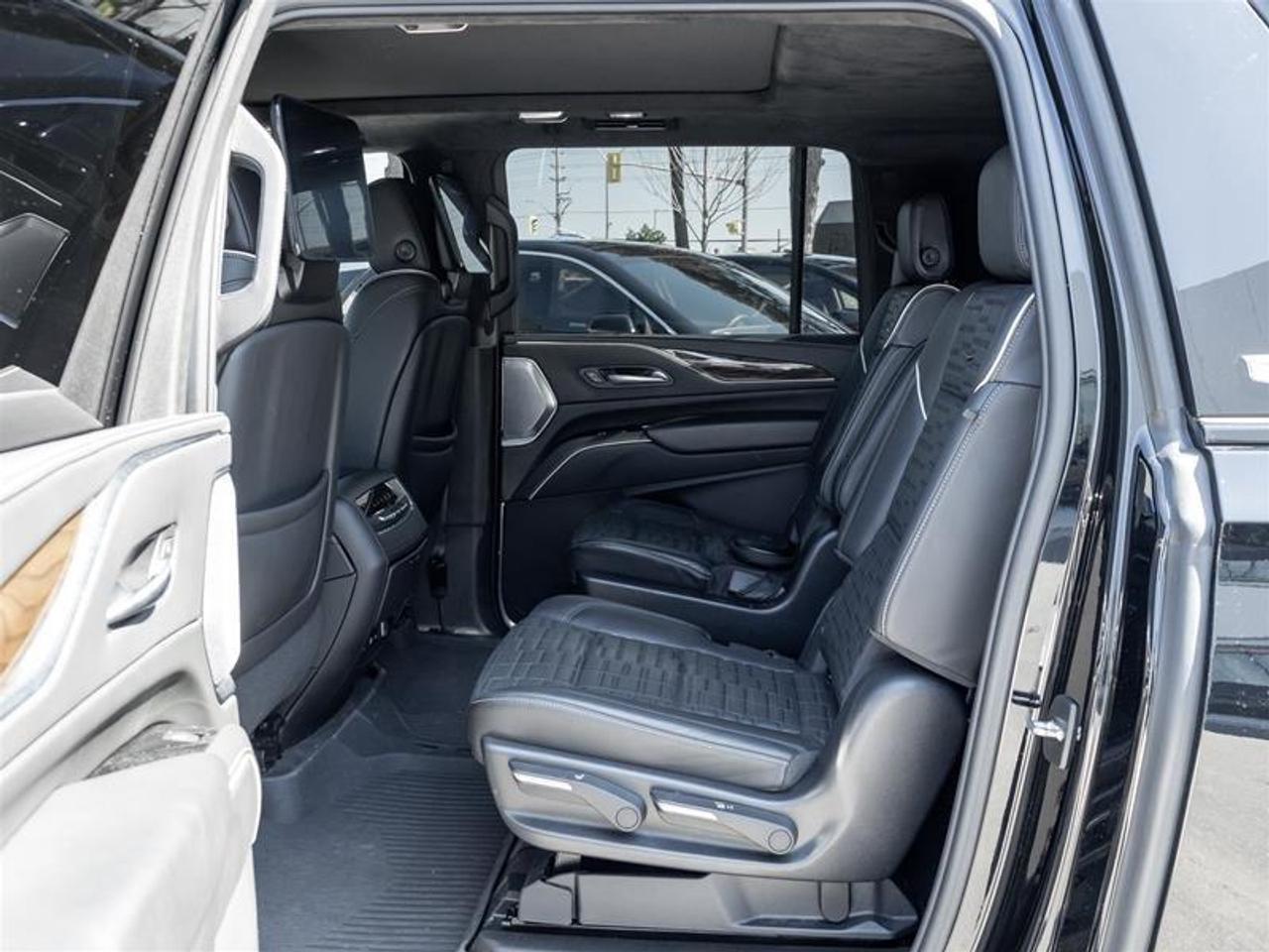 2023 Cadillac Escalade ESV Sport Platinum 4x4 Photo