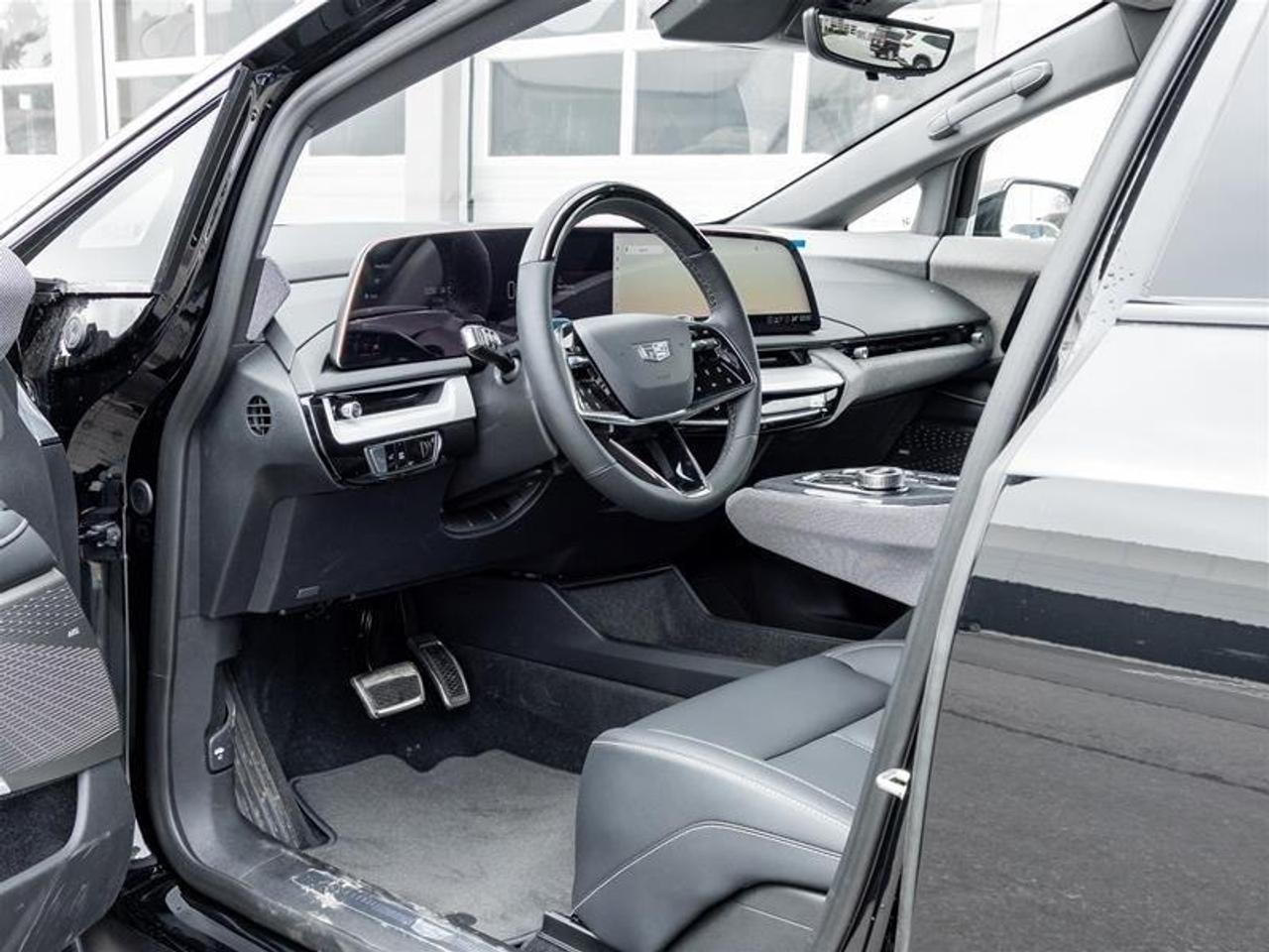 2026 Cadillac OPTIQ Sport 4dr Photo