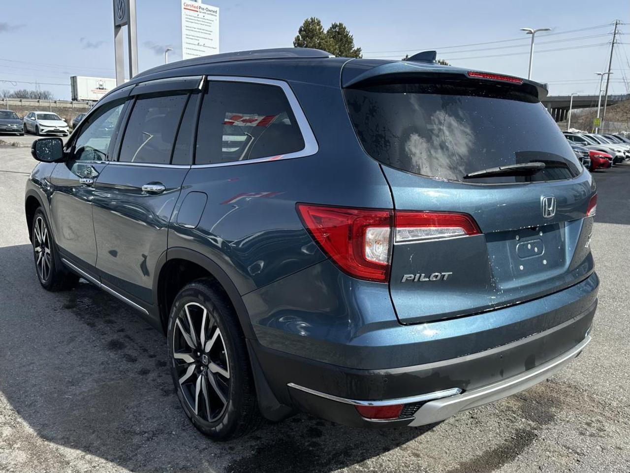 2021 Honda Pilot Touring 7-Passenger AWD Photo3