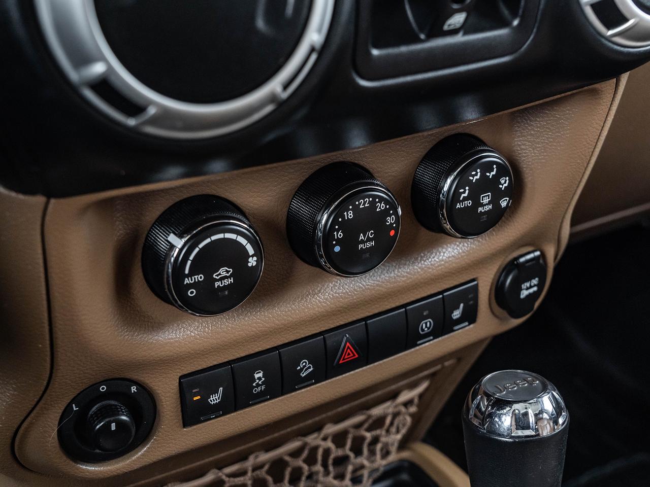2016 Jeep Wrangler 4WD 4DR SAHARA Photo