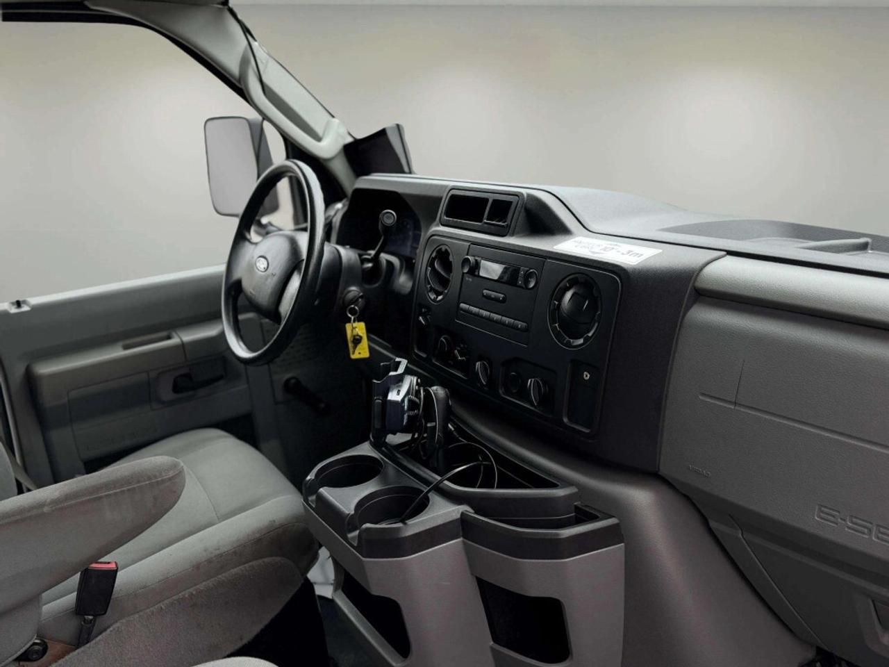 2019 Ford E-450 DRW 176 WB - REEFER/REFRIGERATED Photo