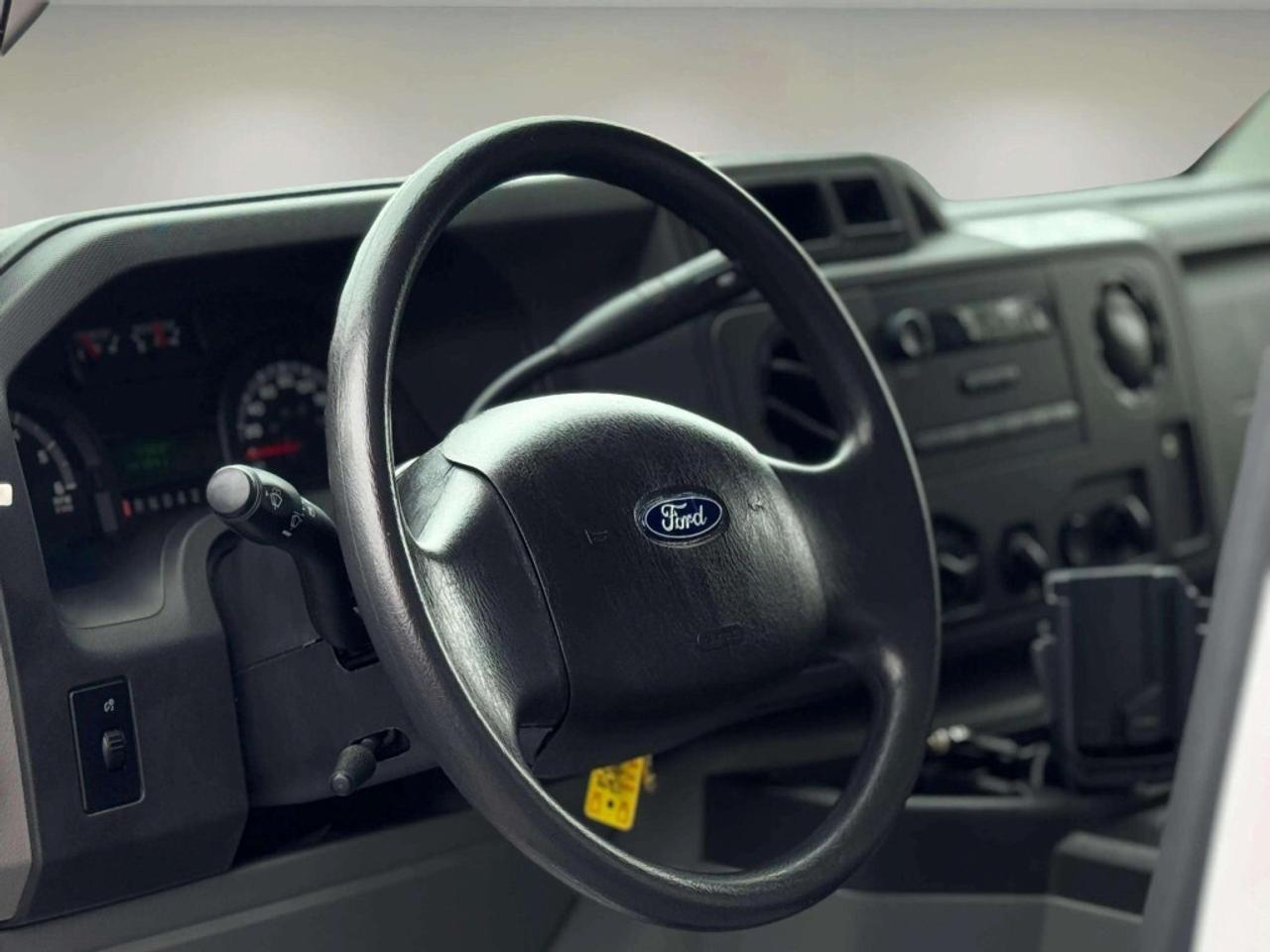 2019 Ford E-450 DRW 176 WB - REEFER/REFRIGERATED Photo