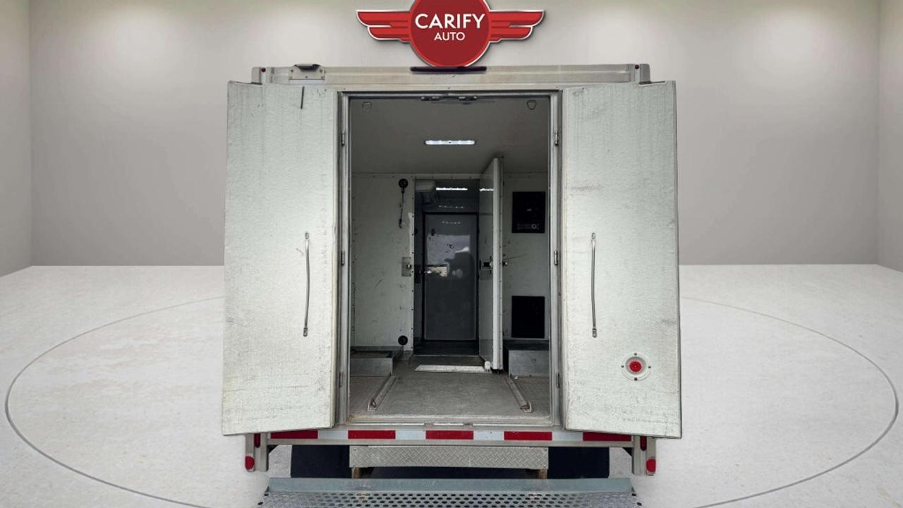 2019 Ford E-450 DRW 176 WB - REEFER/REFRIGERATED Photo