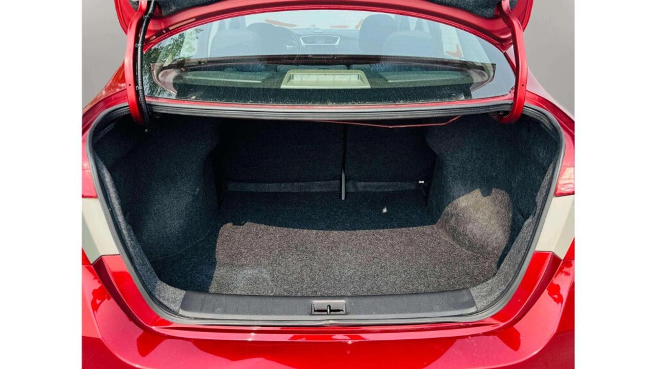 2019 Nissan Sentra SV Photo