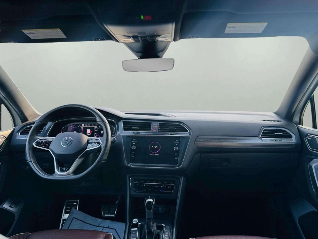 2022 Volkswagen Tiguan HIGHLINE R-LINE 4MOTION Photo