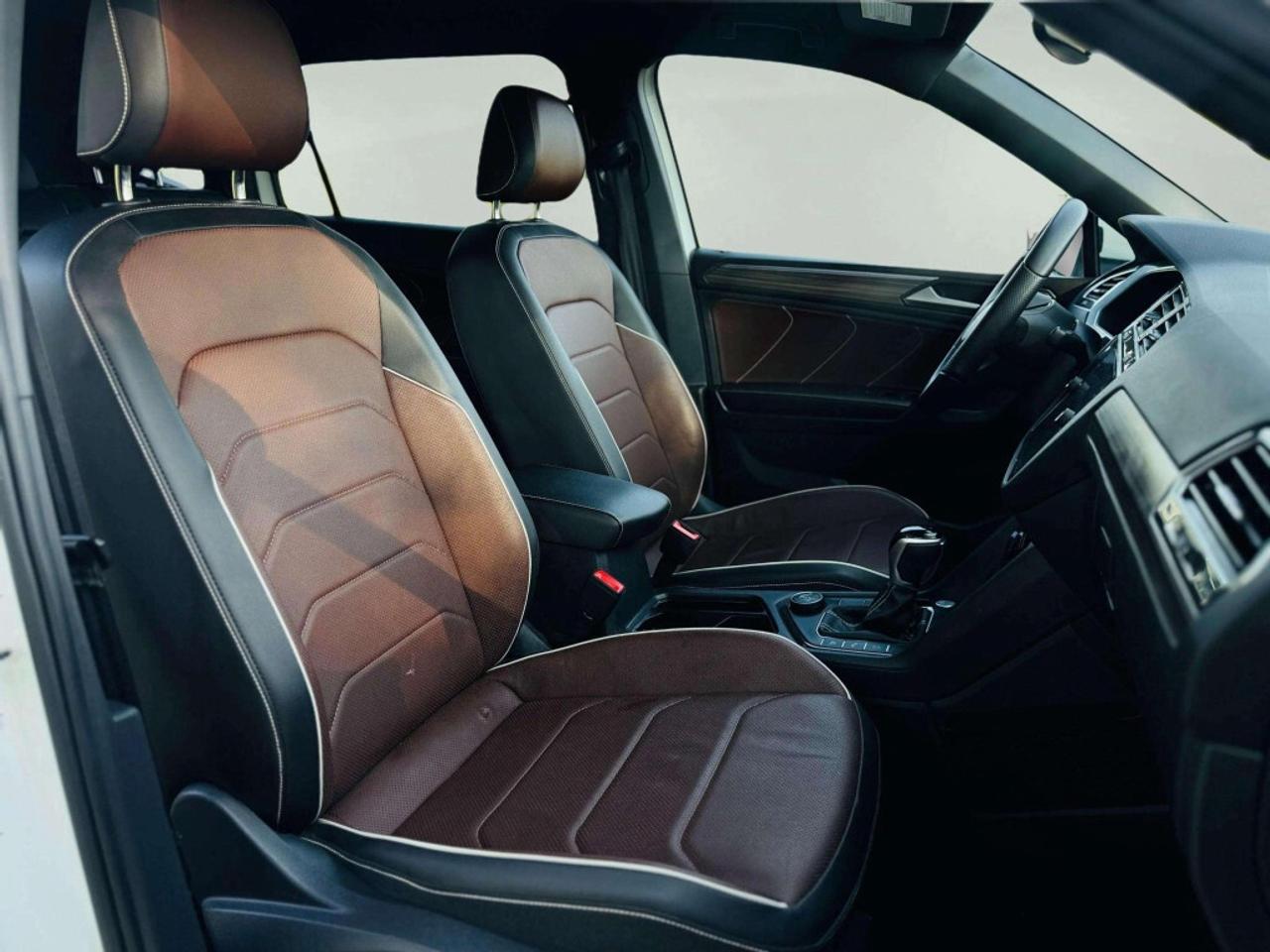 2022 Volkswagen Tiguan HIGHLINE R-LINE 4MOTION Photo