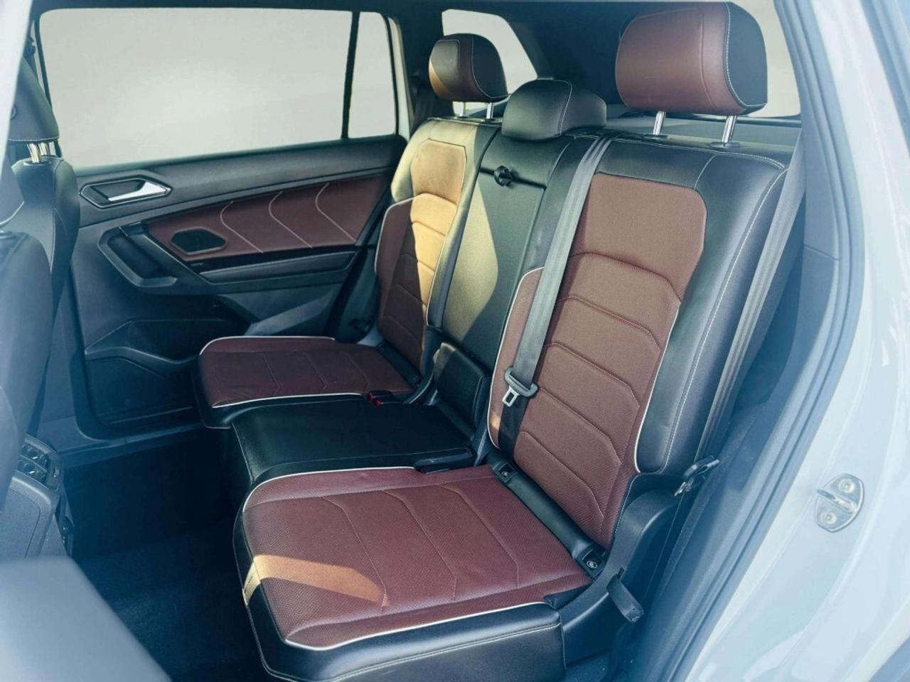 2022 Volkswagen Tiguan HIGHLINE R-LINE 4MOTION Photo