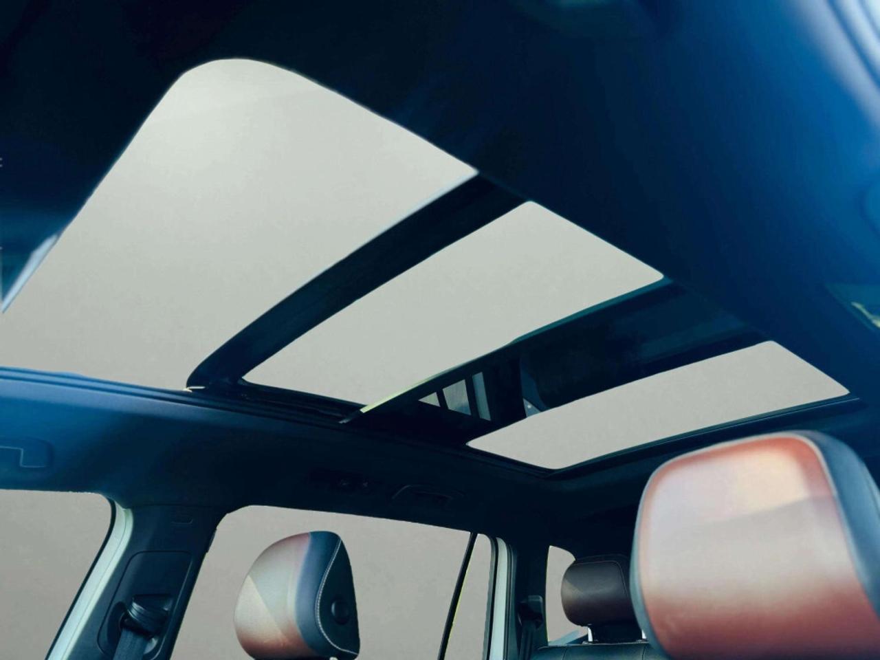 2022 Volkswagen Tiguan HIGHLINE R-LINE 4MOTION Photo