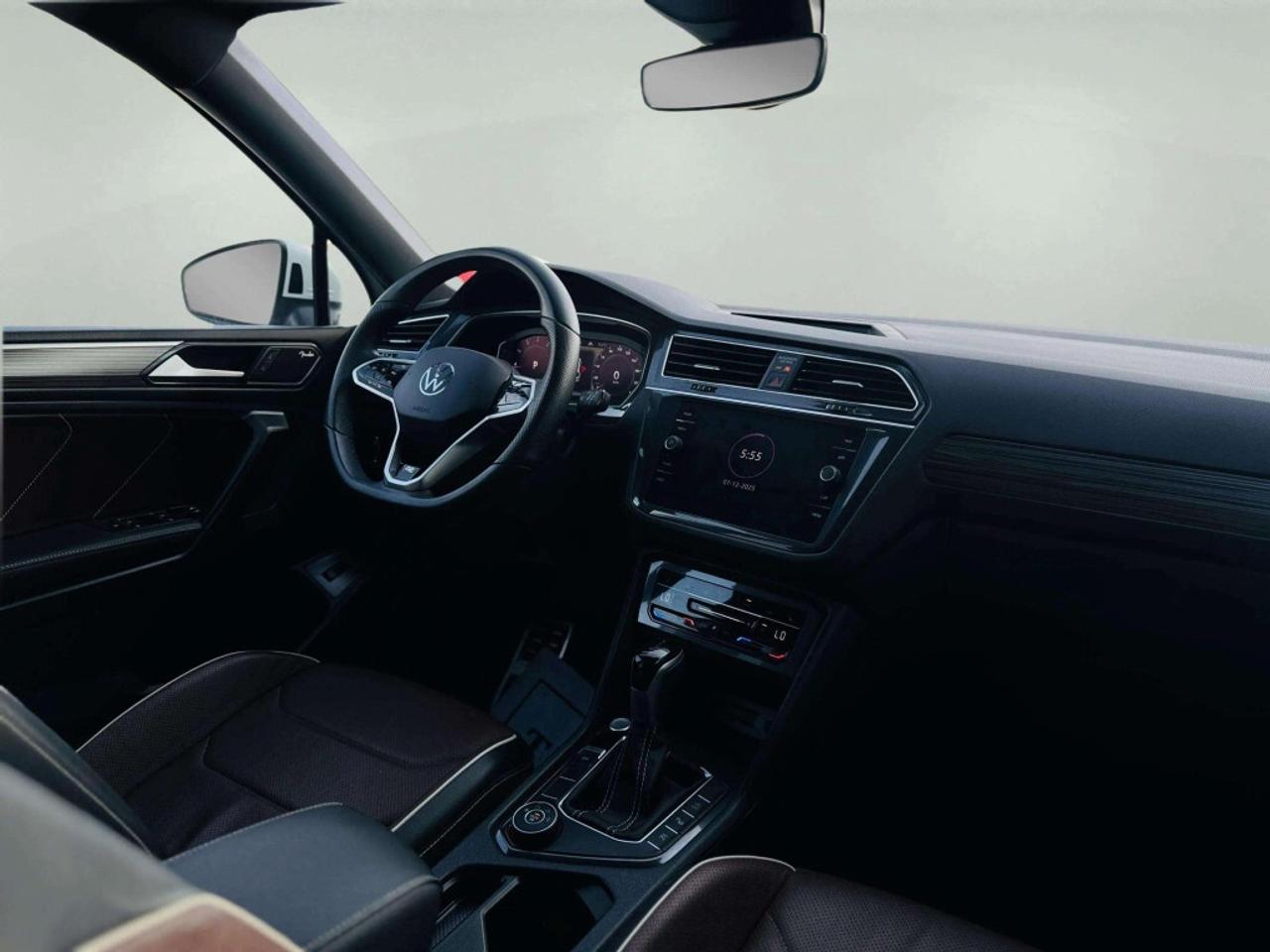 2022 Volkswagen Tiguan HIGHLINE R-LINE 4MOTION Photo