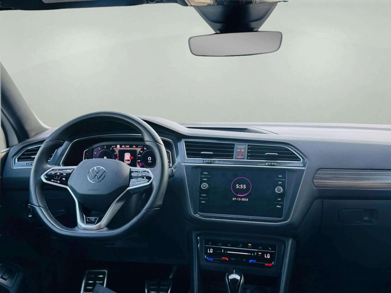 2022 Volkswagen Tiguan HIGHLINE R-LINE 4MOTION Photo