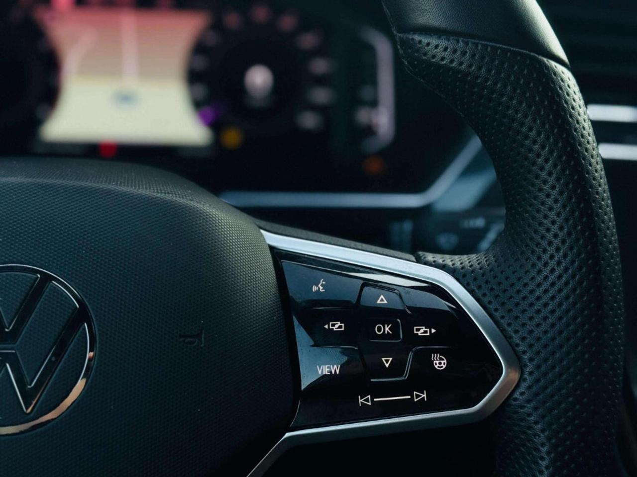 2022 Volkswagen Tiguan HIGHLINE R-LINE 4MOTION Photo