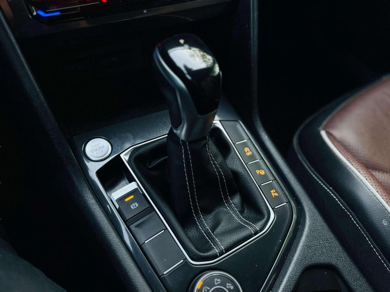 2022 Volkswagen Tiguan HIGHLINE R-LINE 4MOTION Photo