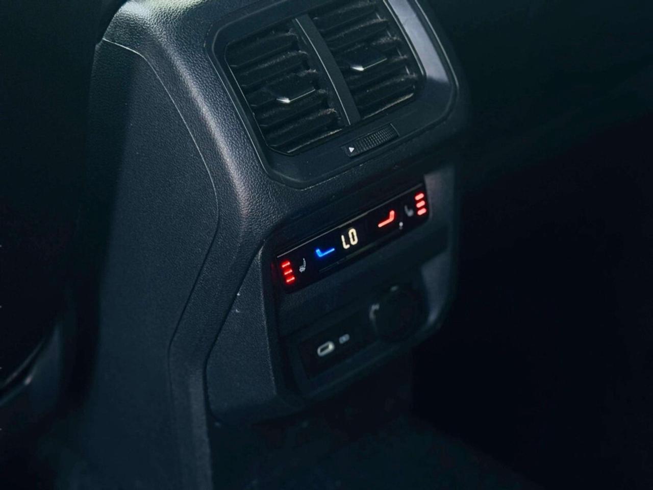 2022 Volkswagen Tiguan HIGHLINE R-LINE 4MOTION Photo