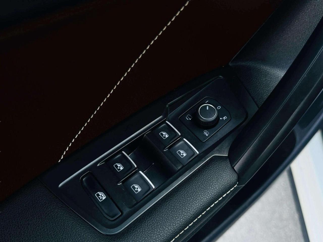 2022 Volkswagen Tiguan HIGHLINE R-LINE 4MOTION Photo