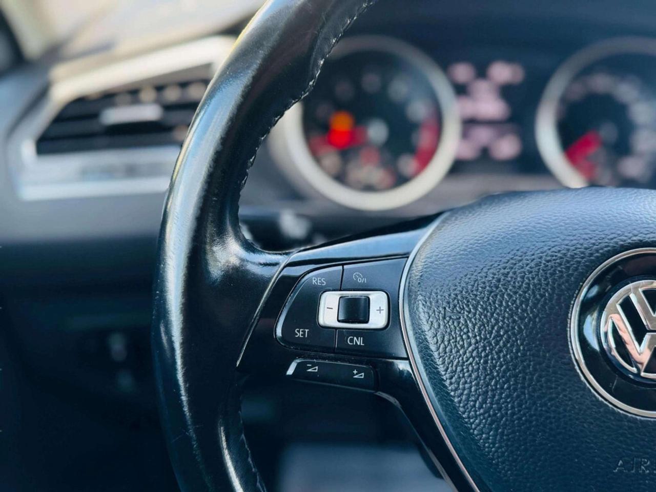 2018 Volkswagen Tiguan Trendline 4Motion Photo