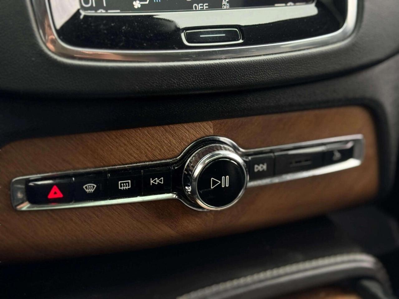 2016 Volvo XC90 T6 Inscription Photo