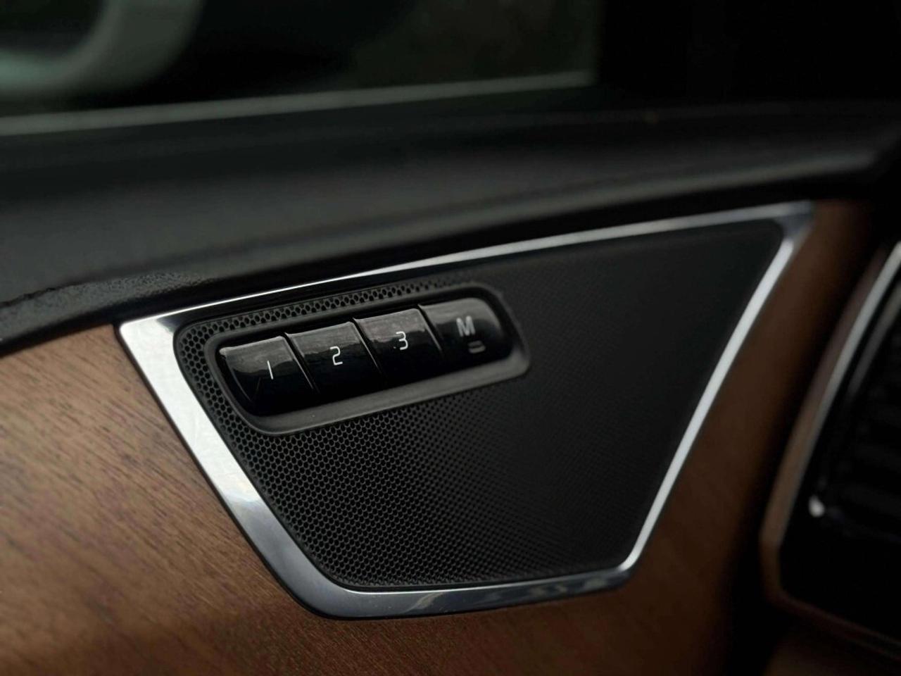 2016 Volvo XC90 T6 Inscription Photo