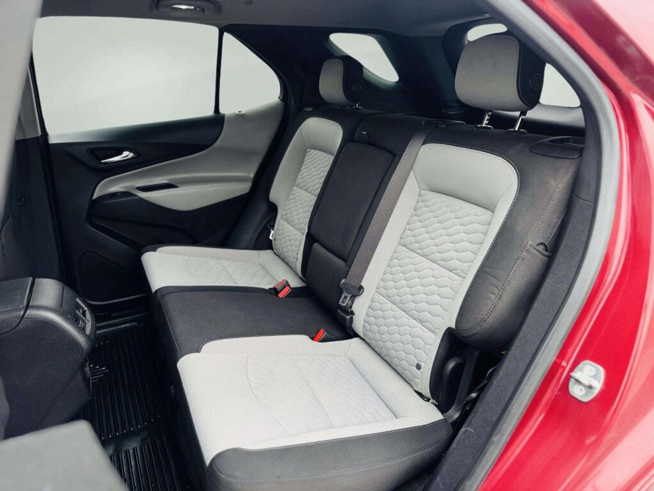 2018 Chevrolet Equinox AWD LT Photo