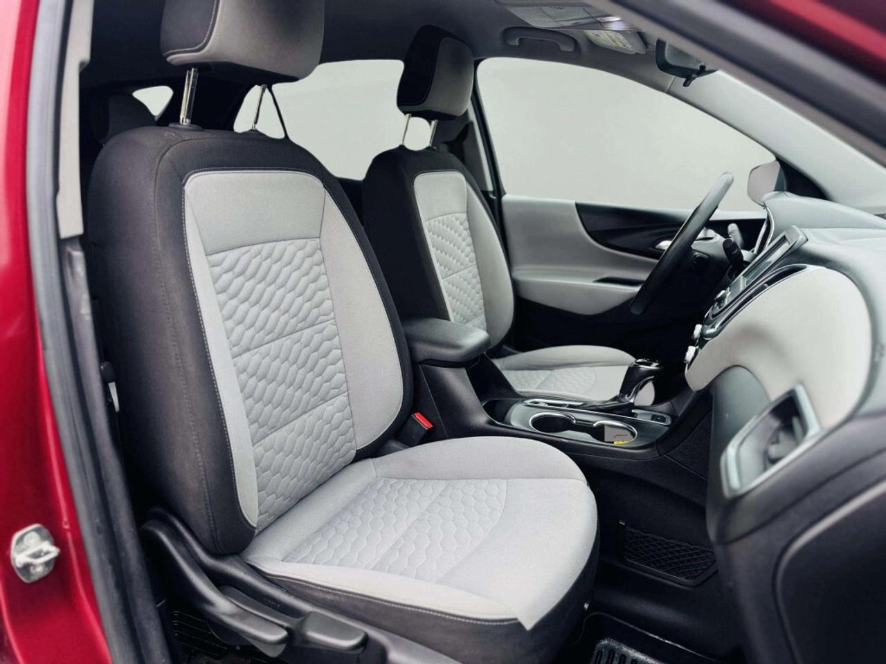 2018 Chevrolet Equinox AWD LT Photo