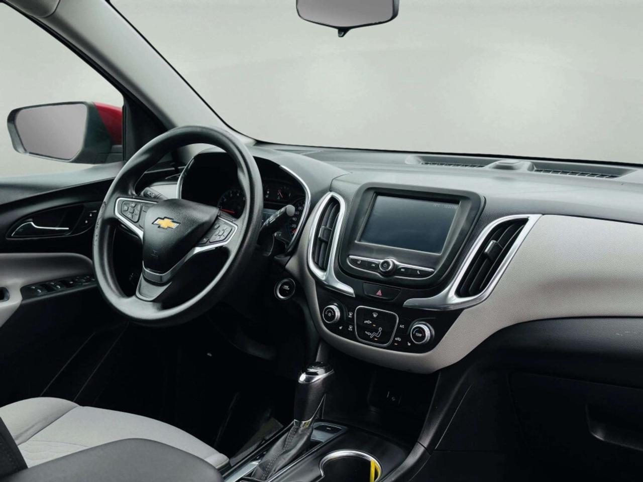 2018 Chevrolet Equinox AWD LT Photo