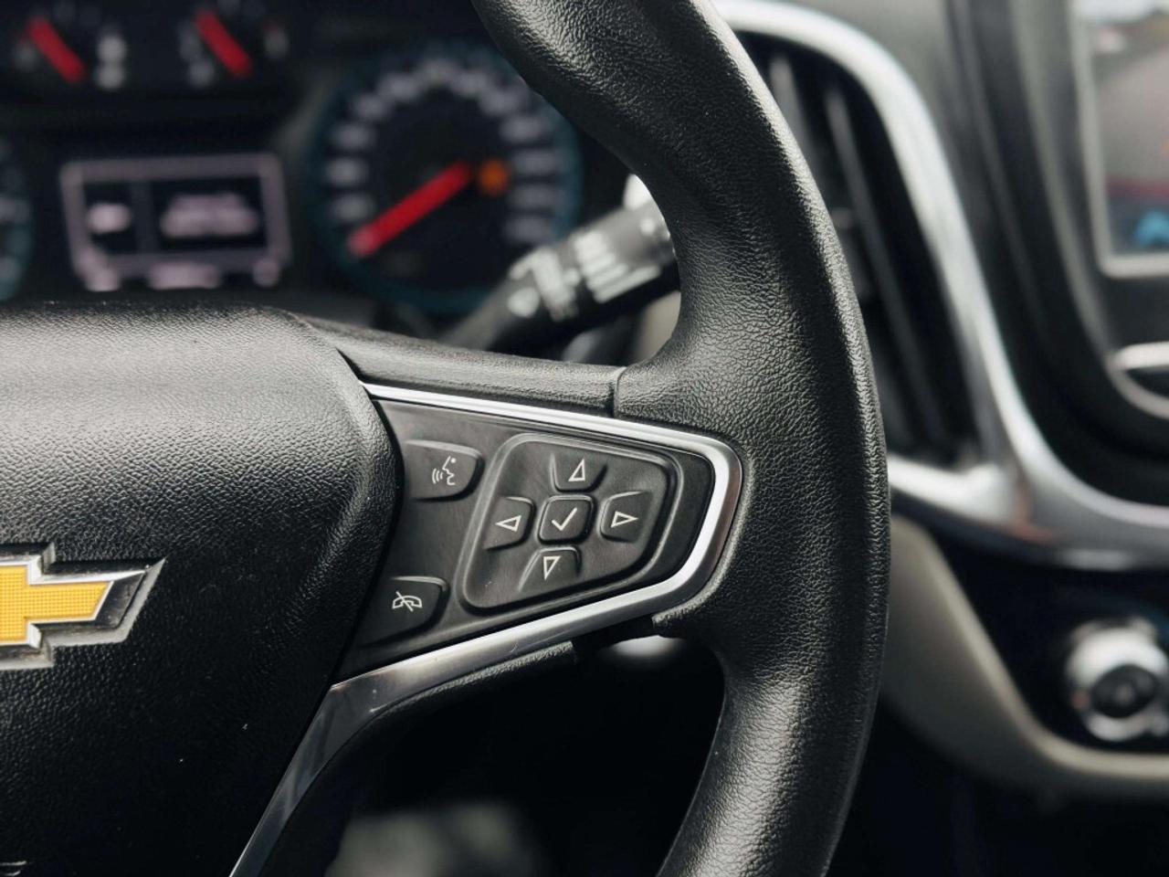 2018 Chevrolet Equinox AWD LT Photo