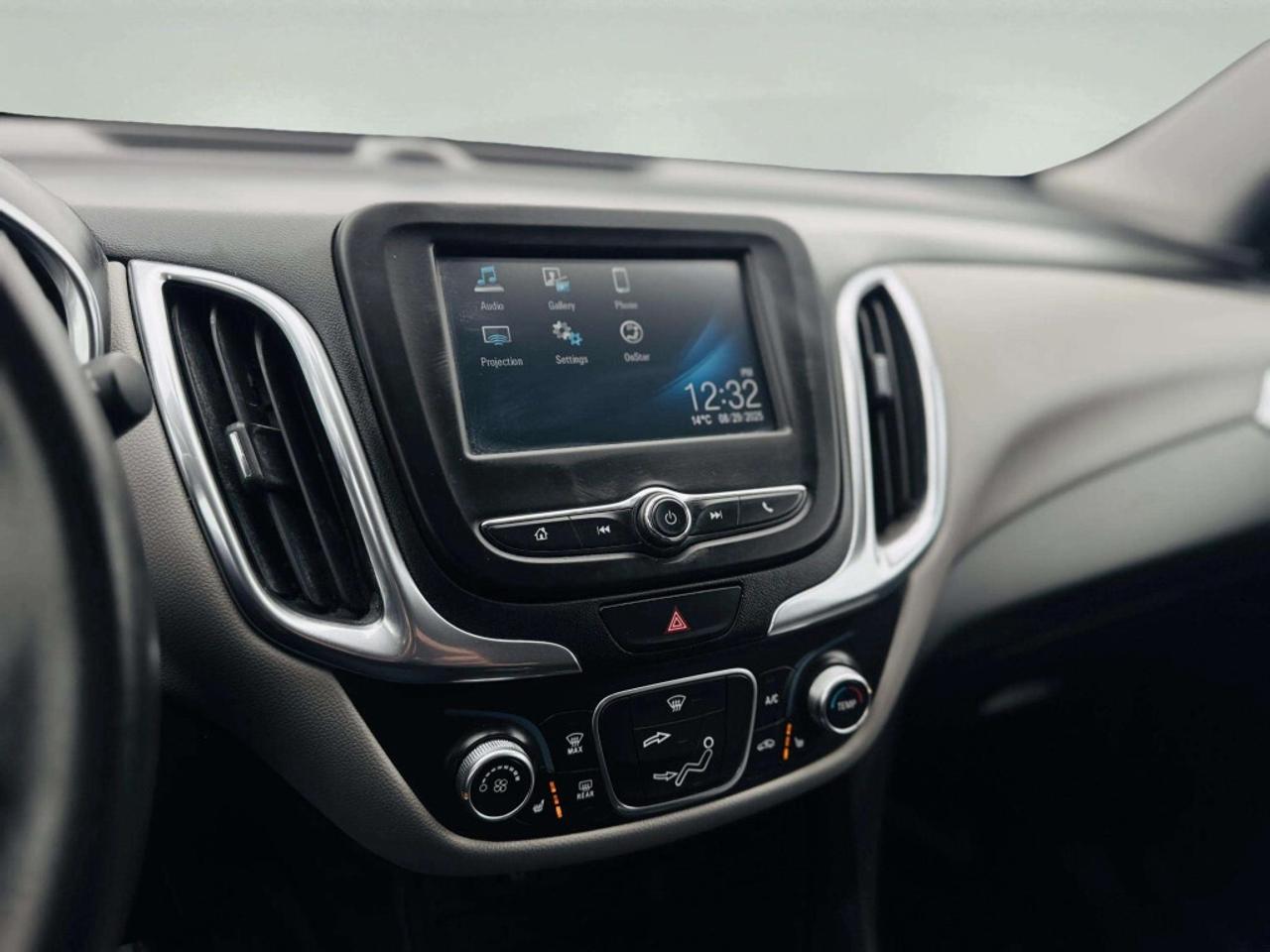 2018 Chevrolet Equinox AWD LT Photo