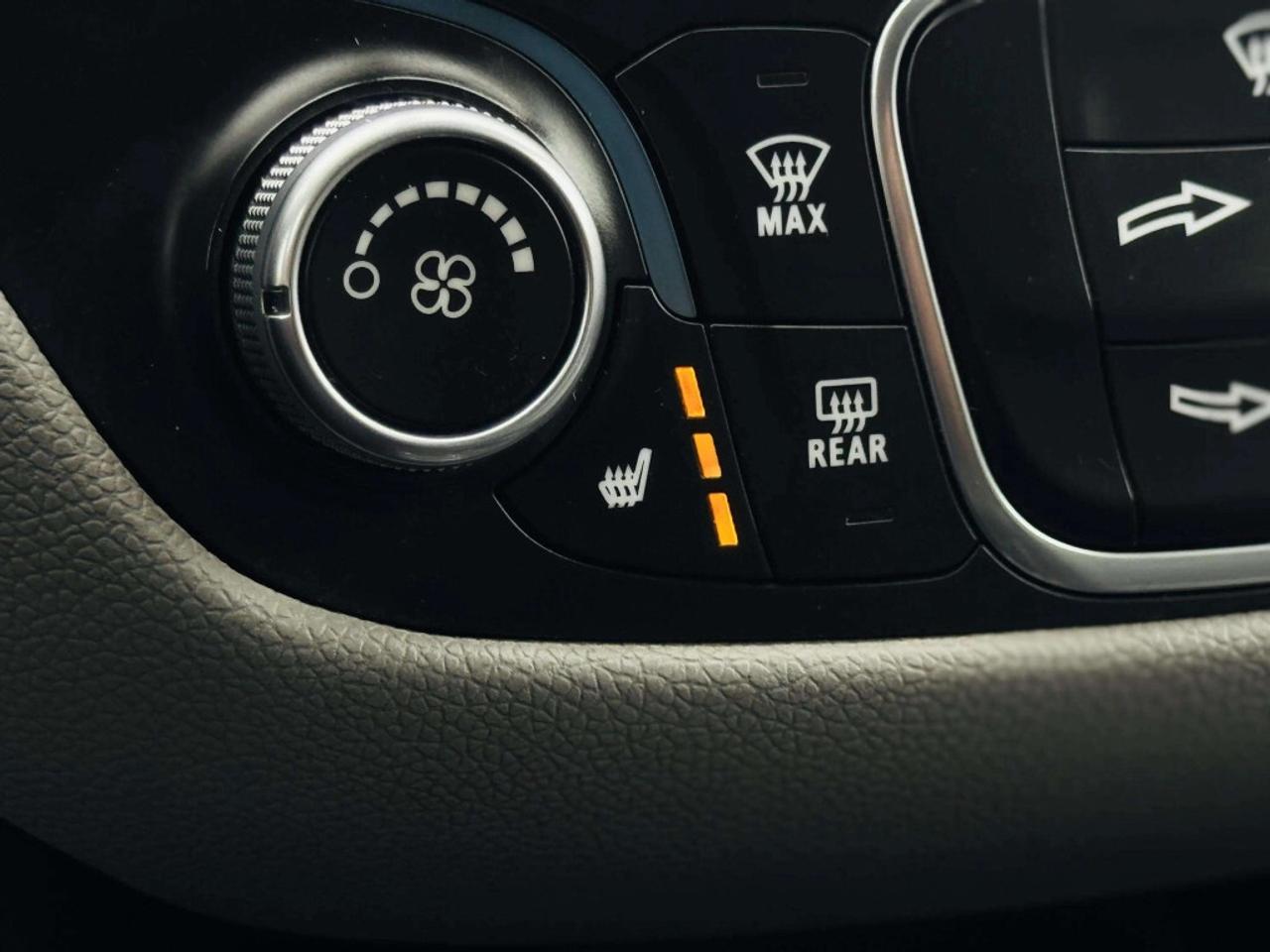 2018 Chevrolet Equinox AWD LT Photo