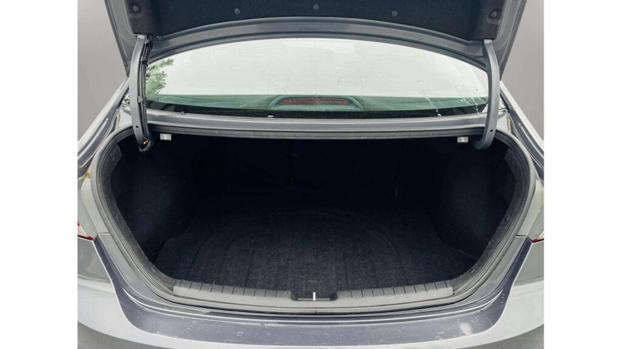 2017 Hyundai Elantra Sedan Automatic GL- ONLY 28K KILOMETRES! Photo