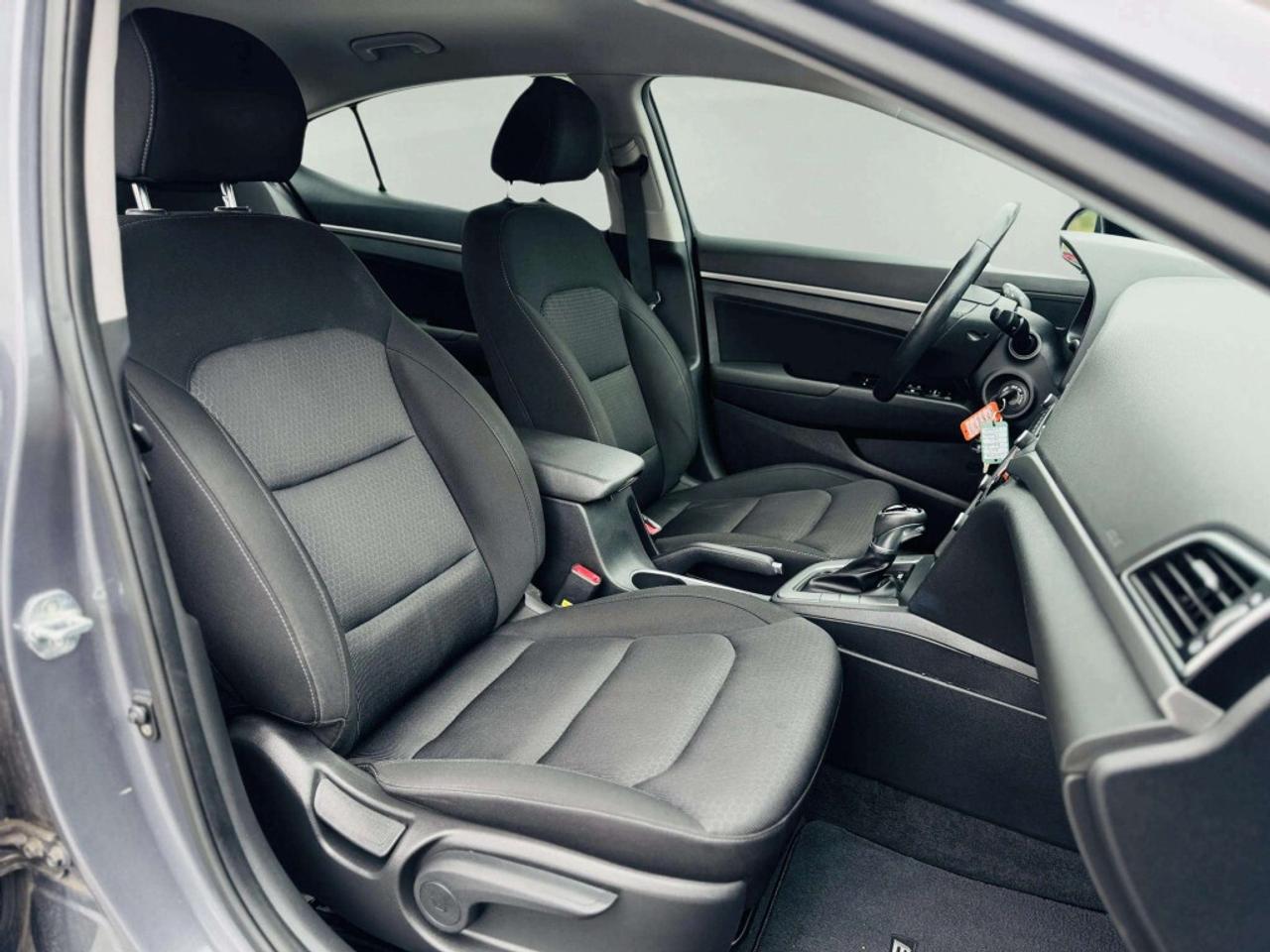 2017 Hyundai Elantra Sedan Automatic GL- ONLY 28K KILOMETRES! Photo