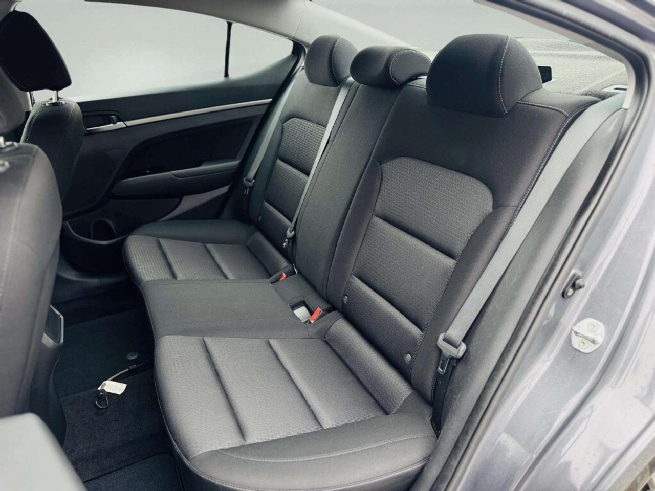 2017 Hyundai Elantra Sedan Automatic GL- ONLY 28K KILOMETRES! Photo