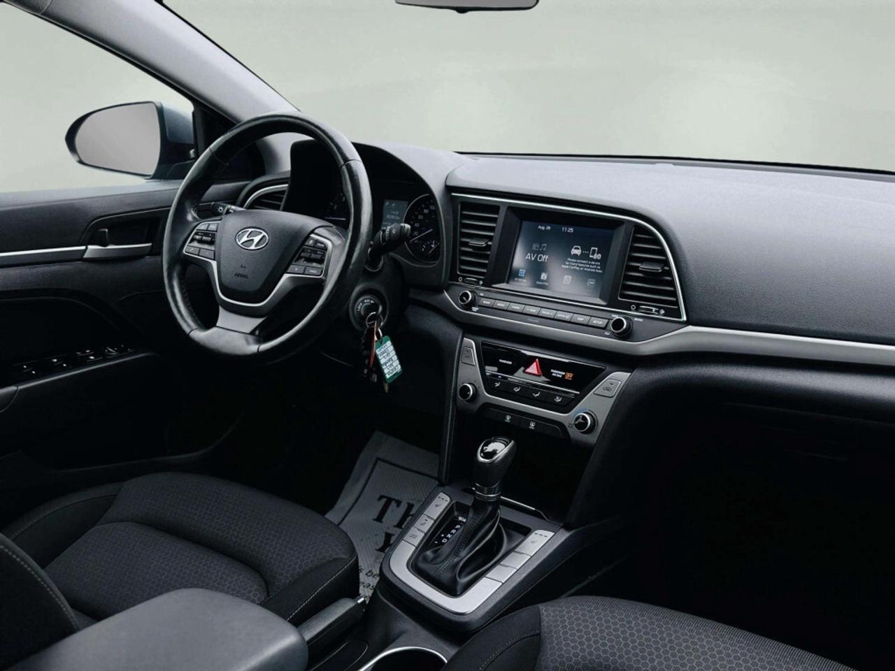 2017 Hyundai Elantra Sedan Automatic GL- ONLY 28K KILOMETRES! Photo