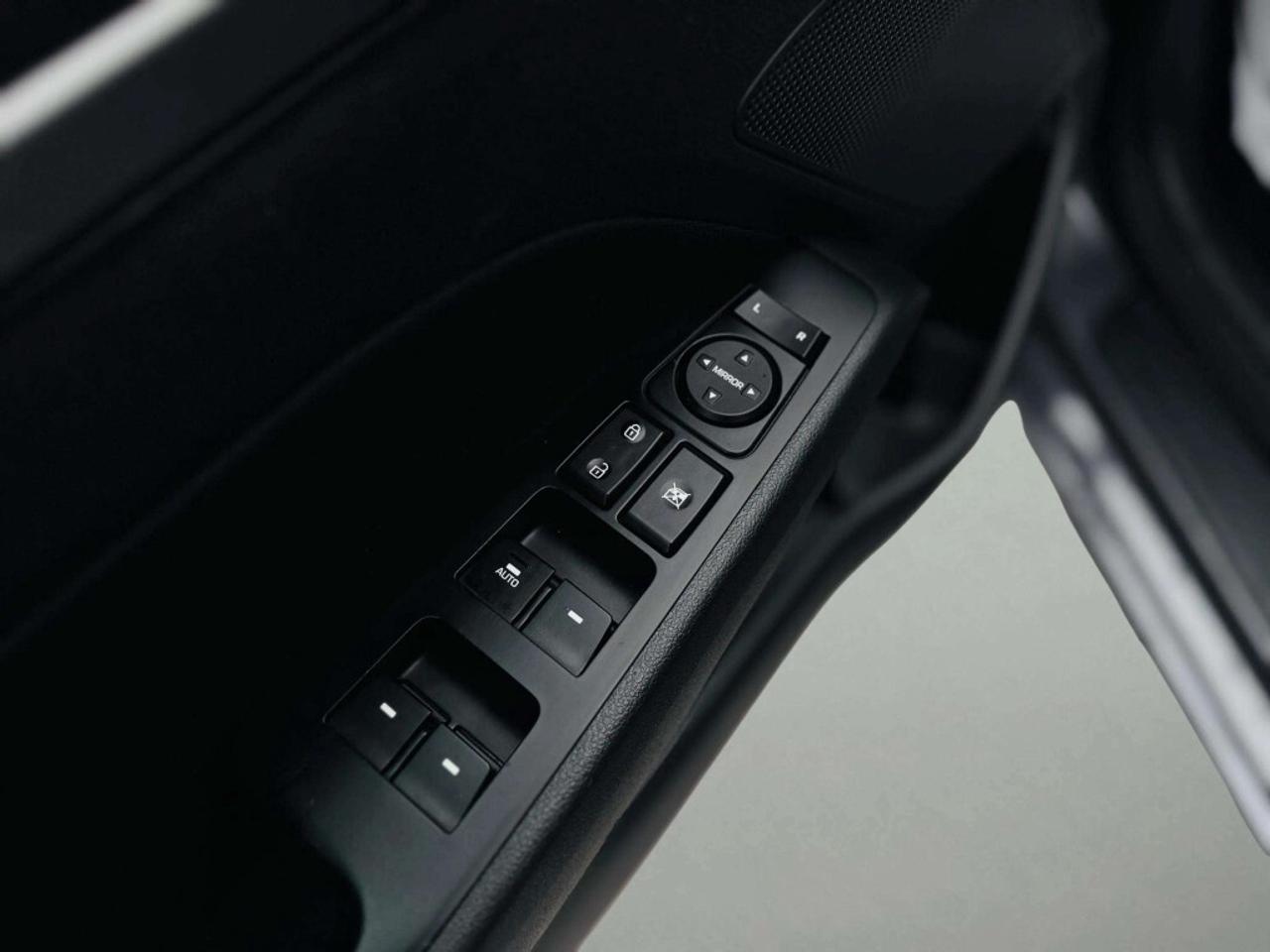 2017 Hyundai Elantra Sedan Automatic GL- ONLY 28K KILOMETRES! Photo