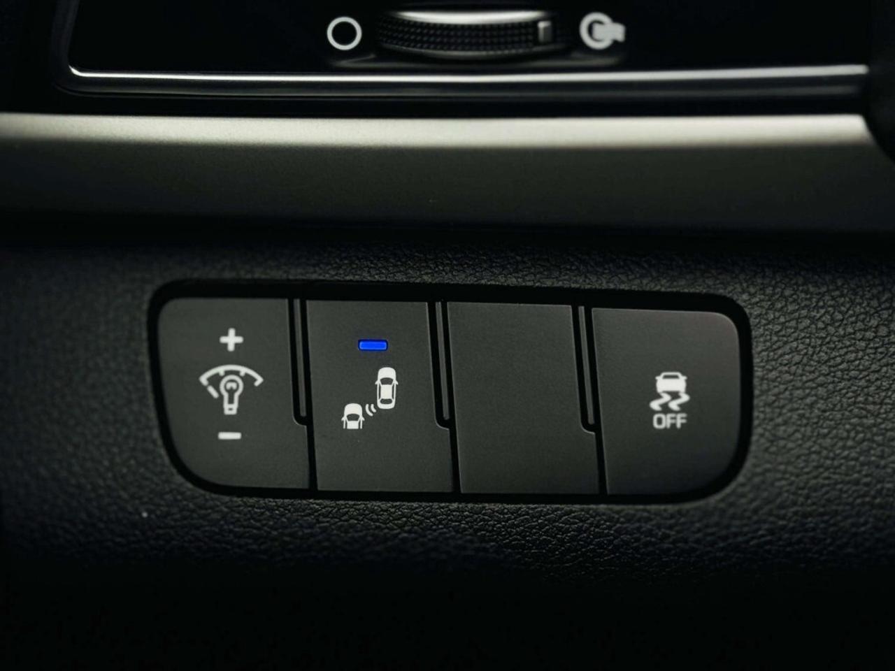 2017 Hyundai Elantra Sedan Automatic GL- ONLY 28K KILOMETRES! Photo