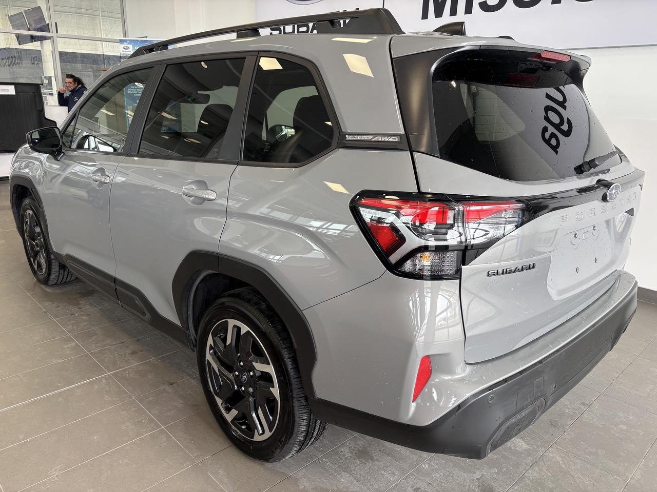 2025 Subaru Forester LIMITED   CLEAN CARFAX   1 OWNER   NAVI   LEATHER Photo4