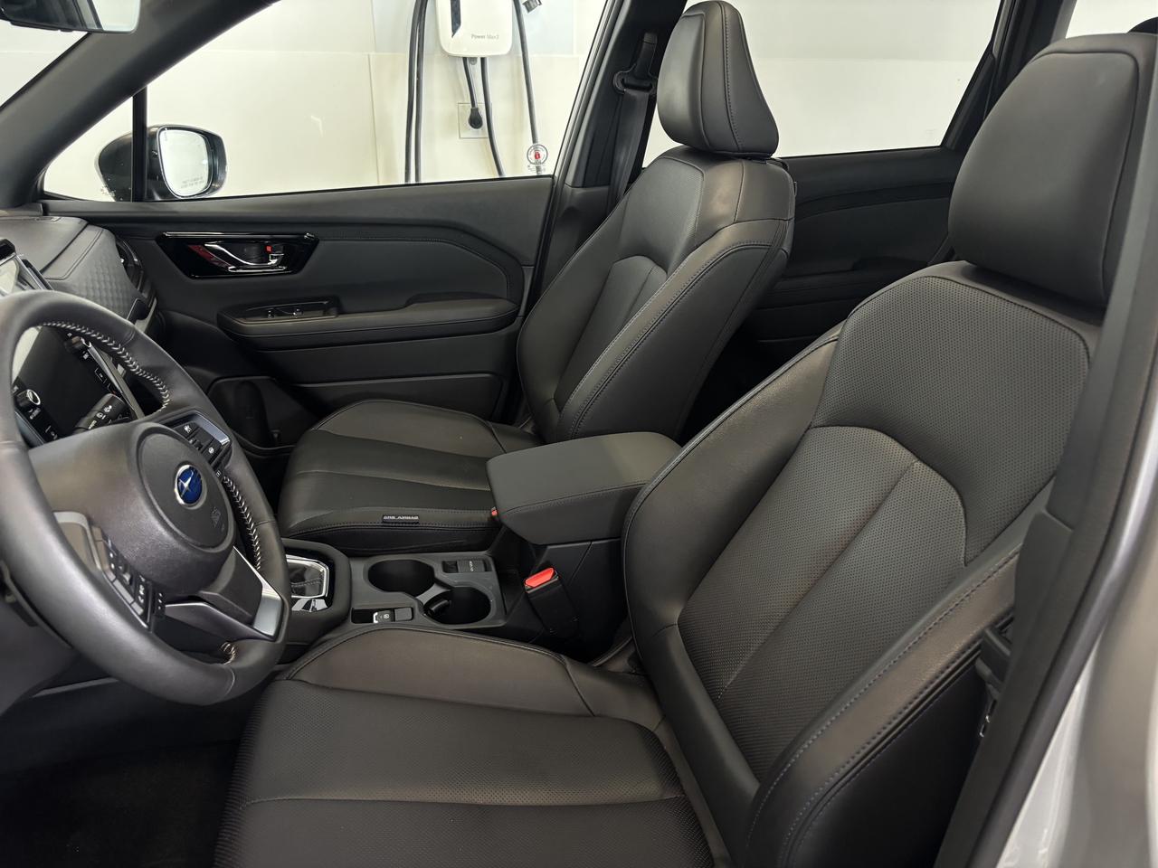 2025 Subaru Forester LIMITED   CLEAN CARFAX   1 OWNER   NAVI   LEATHER Photo