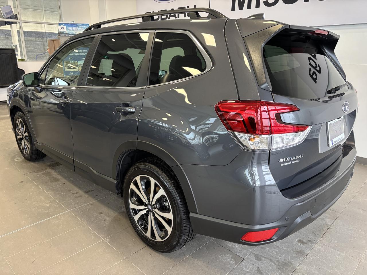 2022 Subaru Forester LIMITED   1 OWNER CLEAN CARFAX   LOW KM  2SETS RIM Photo4