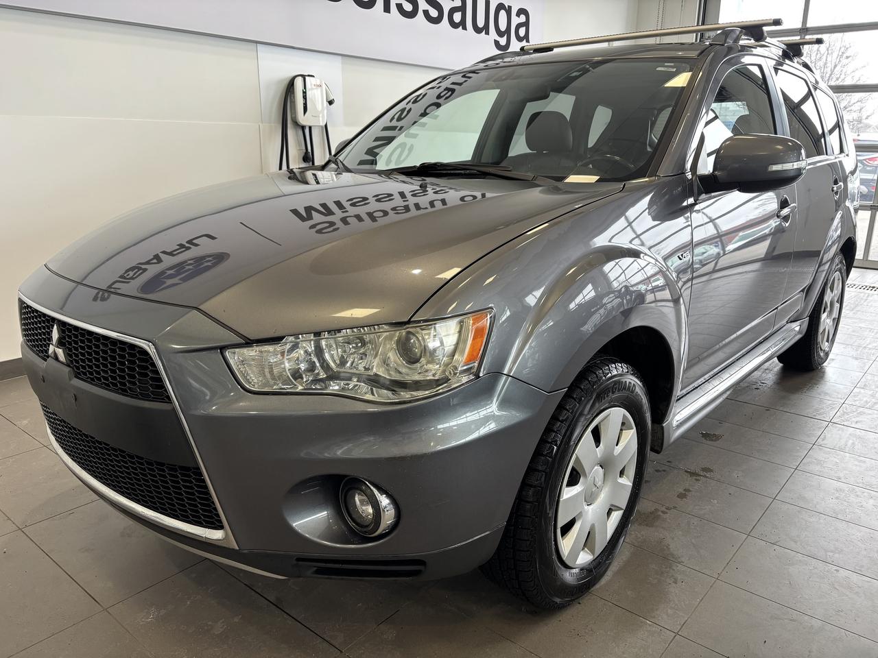 2011 Mitsubishi Outlander 4WD   XLS   SOLD ASIS   2 SETS RIMS/TIRES   7 PASS Photo