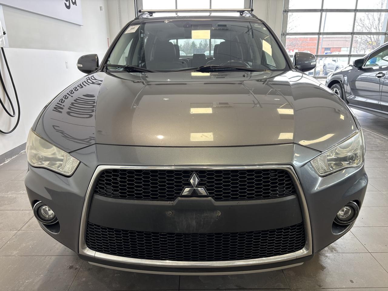 2011 Mitsubishi Outlander 4WD   XLS   SOLD ASIS   2 SETS RIMS/TIRES   7 PASS Photo