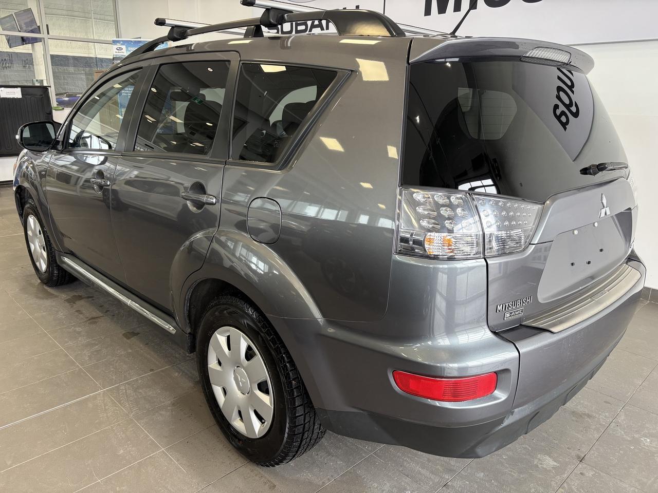 2011 Mitsubishi Outlander 4WD   XLS   SOLD ASIS   2 SETS RIMS/TIRES   7 PASS Photo